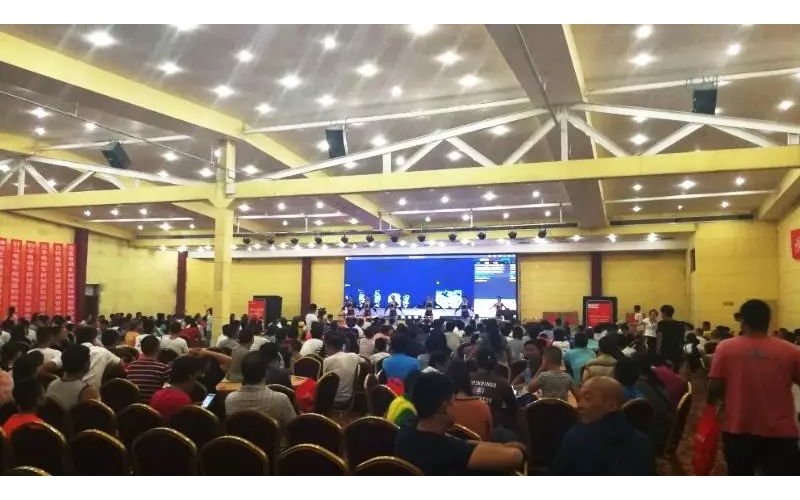 鄭州客戶答謝會太火爆!近1000人參會！半個小時訂貨突破1萬組！